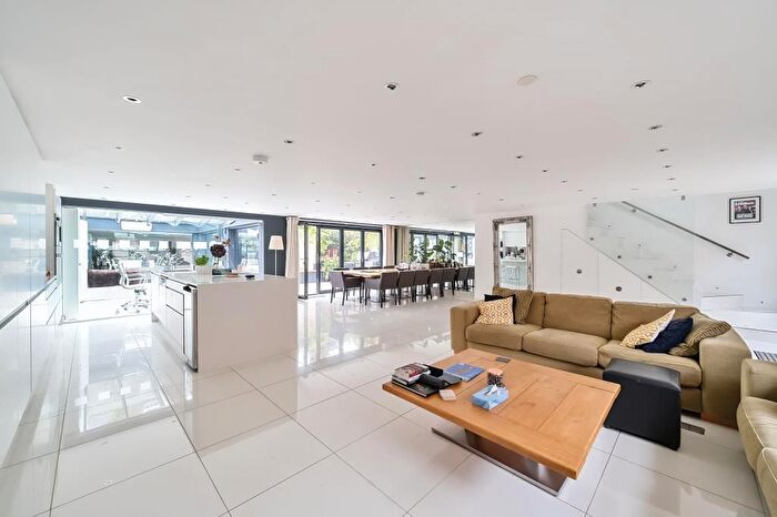 4 Bedroom Terraced House To Rent In Kew Foot Road, Richmond, TW9