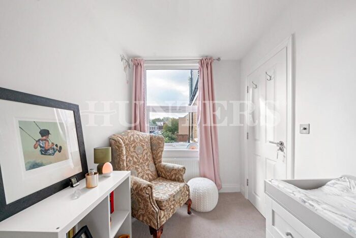 2 Bedroom Flat For Sale In Carlingford Road, London, N15