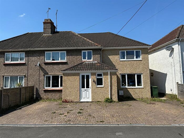 4 Bedroom Semi-Detached House For Sale In Greenway Lane, Chippenham, SN15