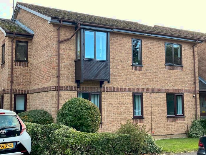 2 Bedroom Flat To Rent In Poets Chase, Aylesbury, HP21