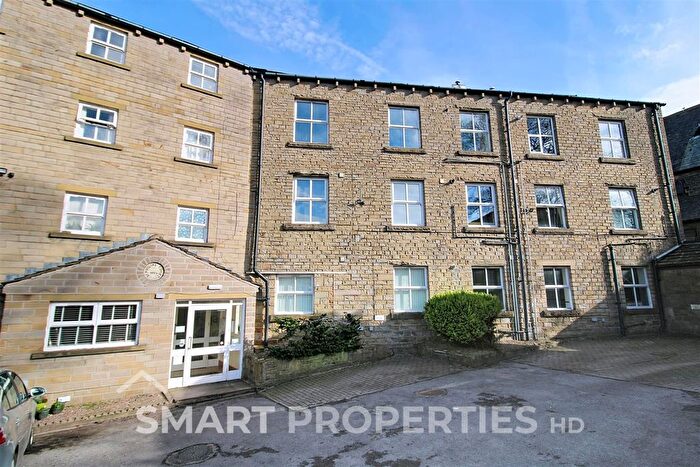 2 Bedroom Flat To Rent In St. Philips Court, Huddersfield, HD3