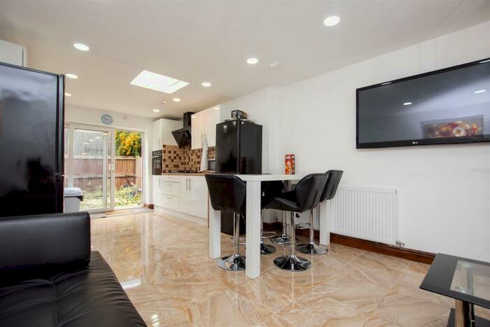 5 Bedroom House To Rent In Holly Grove, Hubert Road, Birmingham, B29