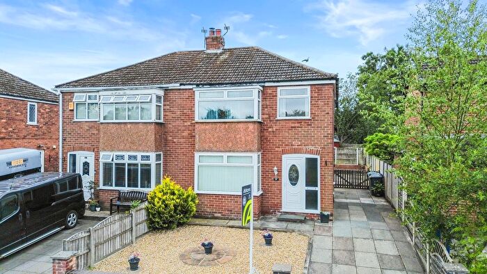 3 Bedroom Semi-Detached House For Sale In Blenheim Road, Ashton-In-Makerfield, WN4