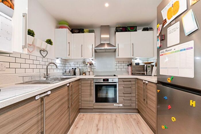 1 Bedroom Flat For Sale In Giles Crescent, Stevenage, SG1