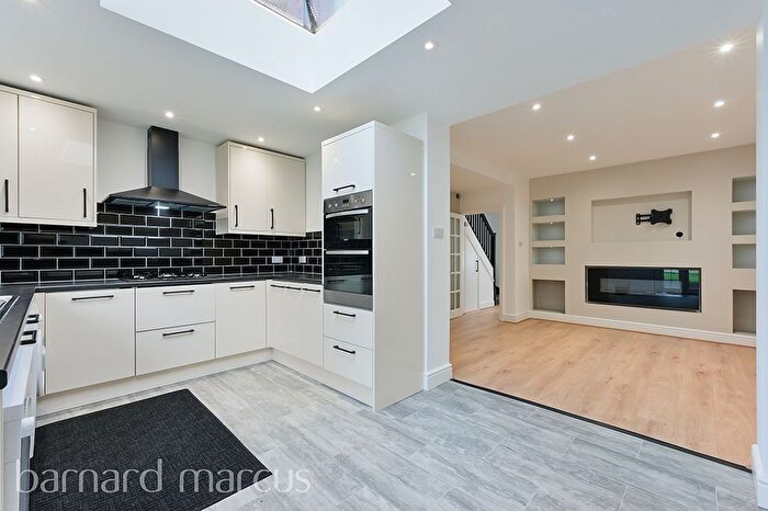 3 Bedroom Property To Rent In Fitzneal Street, London, W12