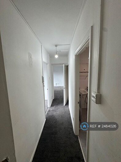 1 Bedroom Flat To Rent In Fairlawns, London, N11