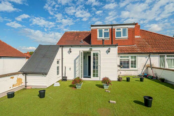 3 Bedroom Maisonette To Rent In Windsor, Berkshire, SL4