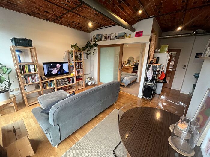 2 Bedroom Flat To Rent In Roberts Wharf, East Street, Leeds, West Yorkshire, LS9