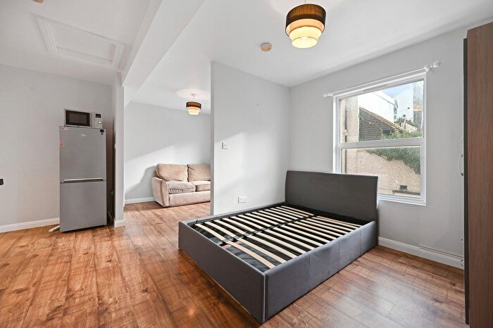 1 Bedroom Studio To Rent In Tooting High Street, London, SW17