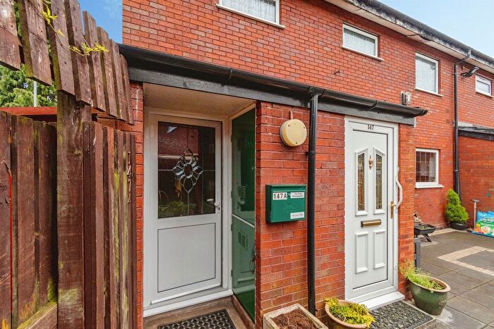 2 Bedroom Maisonette For Sale In Crankhall Lane, Wednesbury, WS10