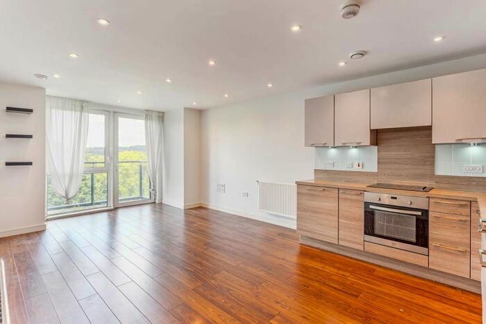 2 Bedroom Flat To Rent In Green Lane, Edgware, HA8