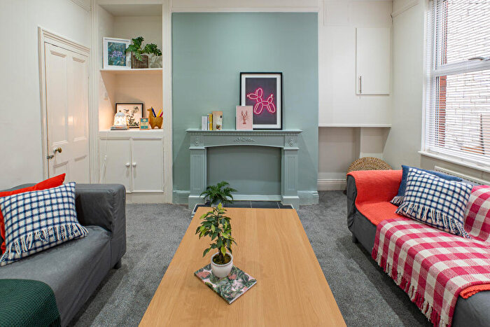 5 Bedroom Terraced House To Rent In Ash Road, Headingley, Leeds, LS6