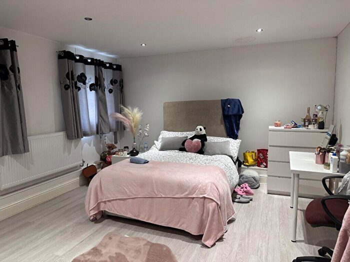 5 Bedroom Duplex To Rent In Wilmslow Road - Withington - £ Pppw, M20