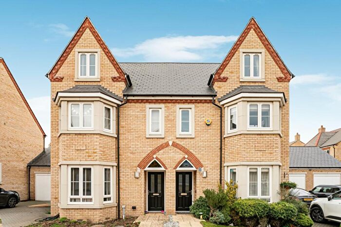 4 Bedroom Semi-Detached House To Rent In Helena Crescent, Fairfield, SG5