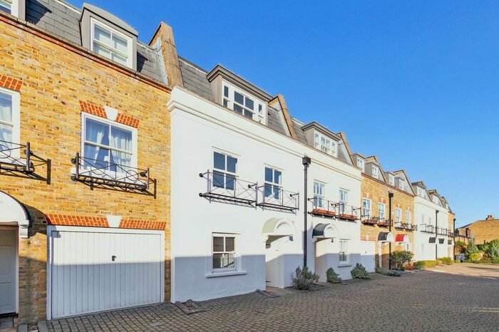 3 Bedroom Mews To Rent In Fielding Mews, Barnes, London, SW13