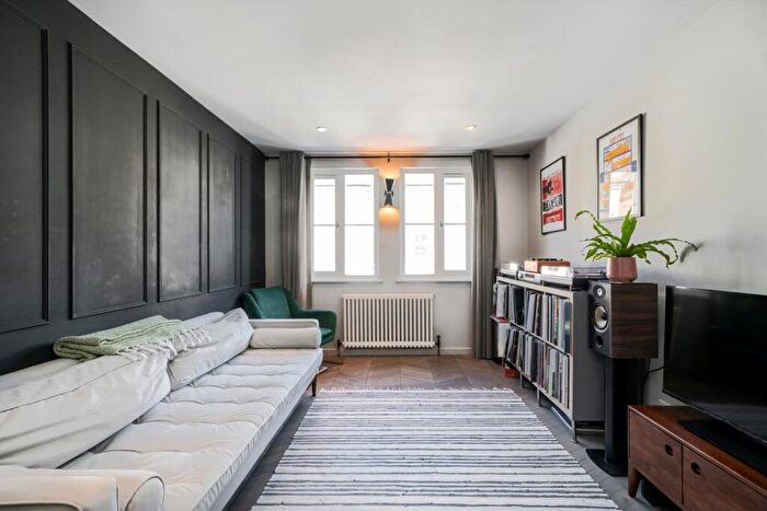 Flat For Sale In Darnley Road, Hackney, E9