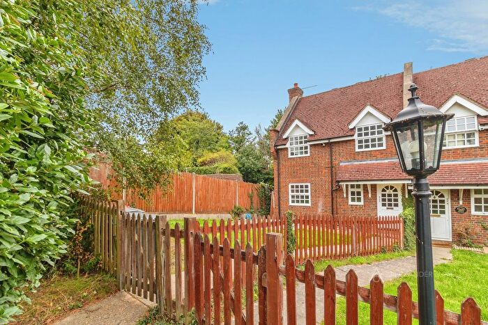3 Bedroom Semi-Detached House To Rent In Half Moon Place, London Road, Dunstable, LU6