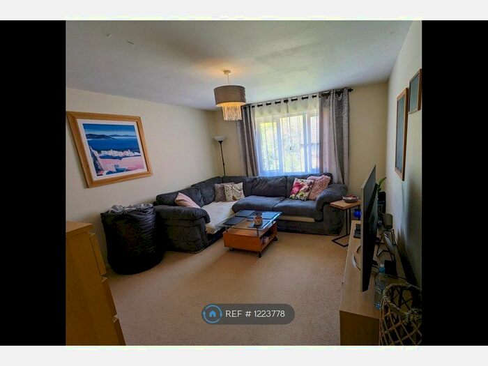 1 Bedroom Flat To Rent In Weybrook Drive, Guildford, GU4