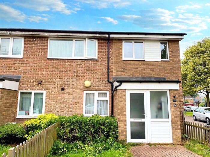 Terraced House To Rent In Ripon Road, Stevenage, Hertfordshire, SG1