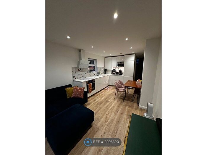 2 Bedroom Flat To Rent In Trinity Road, London, SW17