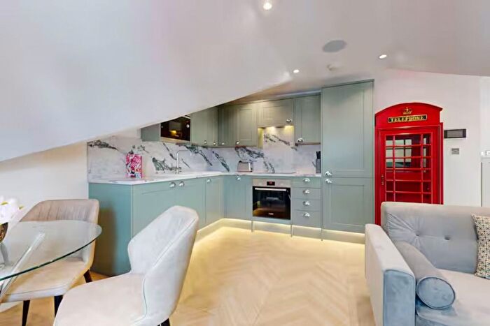 2 Bedroom Flat To Rent In Larkfield Road, Richmond, TW9