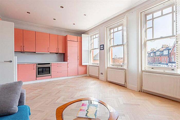2 Bedroom Flat For Sale In Hillfield Avenue, Crouch End, N8
