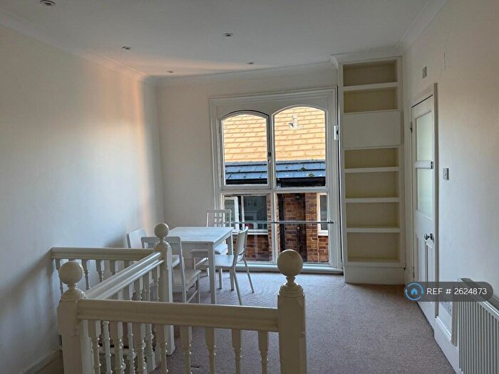 2 Bedroom Flat To Rent In Crystal Palace, London, SE19