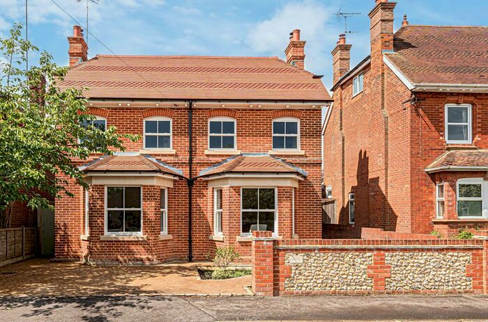 4 Bedroom Detached House To Rent In Beavers Road, Farnham, Surrey, GU9