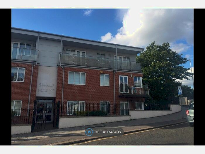 2 Bedroom Flat To Rent In Swale House, Ilford, IG1