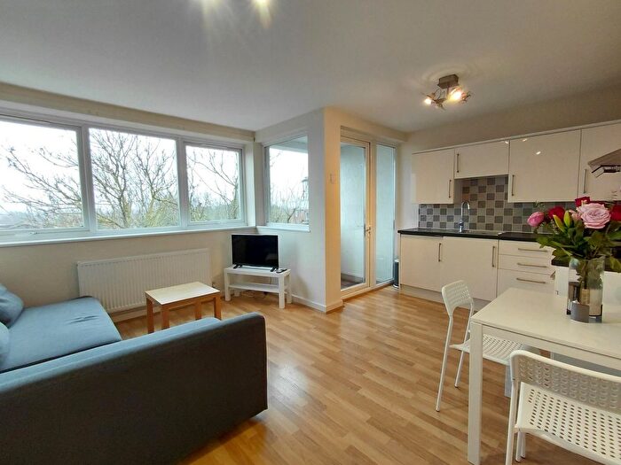 1 Bedroom Flat To Rent In Regent Court, Ballards Lane, London, N3