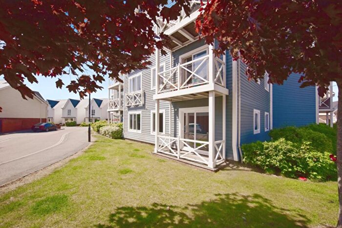 2 Bedroom Flat For Sale In Poynder Drive, Snodland, ME6