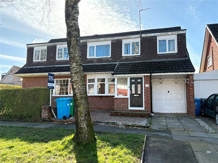 4 Bedroom Semi-detached House For Sale In Cherwell Avenue, Heywood, Greater Manchester, OL10