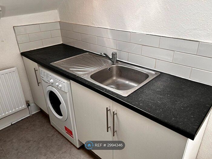2 Bedroom Flat To Rent In Second Floor, London, SW17