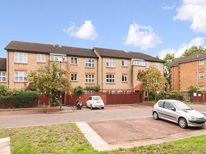 1 Bedroom Flat To Rent In Ivybridge Close, Twickenham, TW1