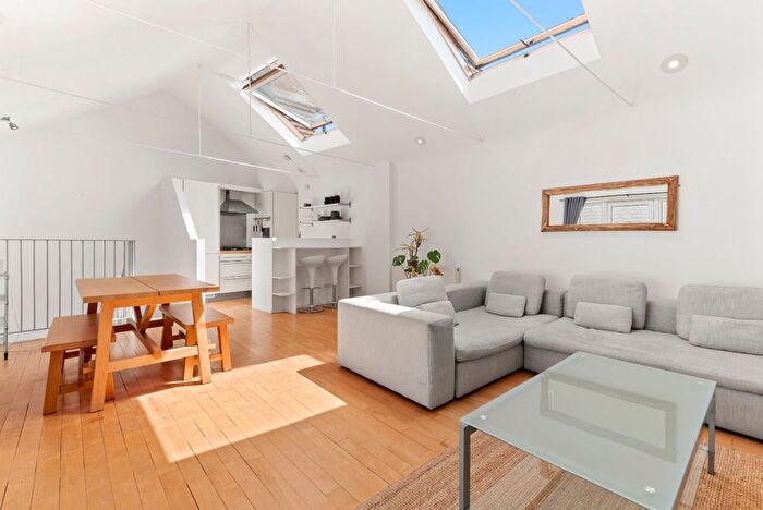 1 Bedroom Mews For Sale In Coachmaker Mews, London, SW4