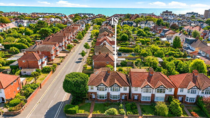 3 Bedroom Semi-Detached House For Sale In Lyndhurst Road, Worthing, BN11