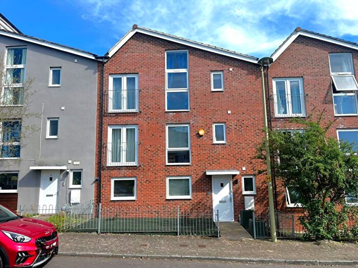 4 Bedroom Terraced House For Sale In Charlbury Lane, Basingstoke, Hampshire, RG24