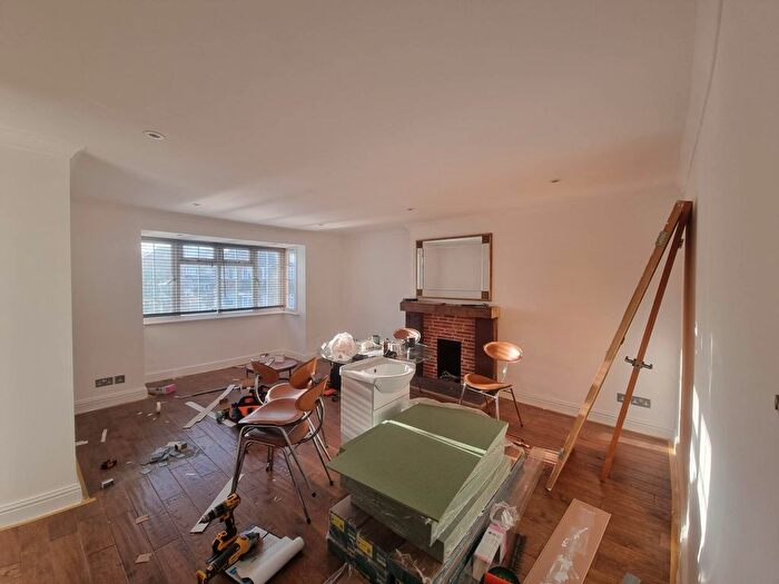 2 Bedroom Maisonette To Rent In Faringford Close, Potters Bar, EN6