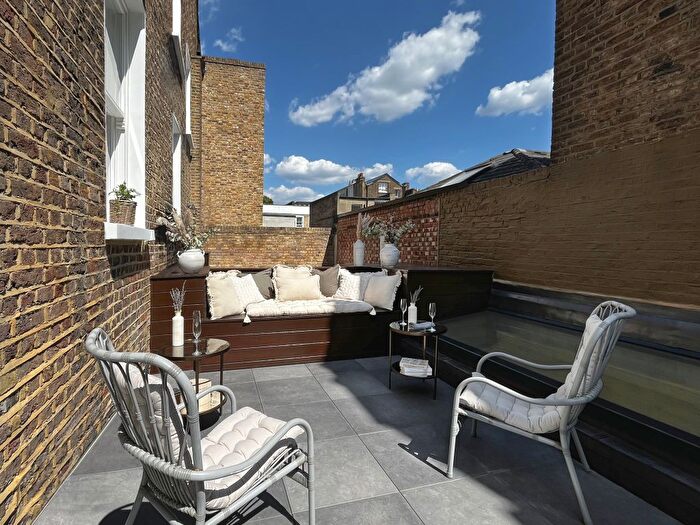 1 Bedroom Flat To Rent In Westbourne Park Road, London, W11