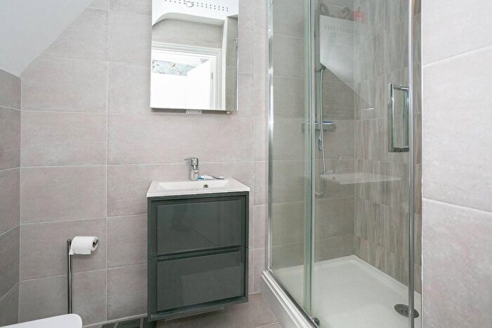 3 Bedroom Flat To Rent In Hempstead Road, Watford, Watford, WD17