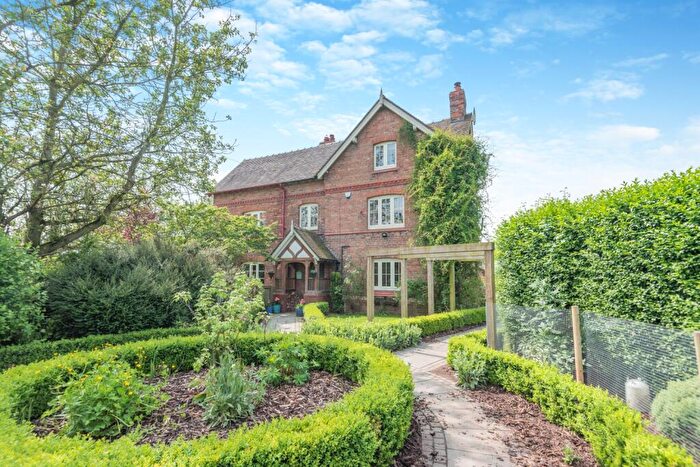 4 Bedroom Farm House To Rent In Wrexham Road, Ridley, Tarporley, Cheshire, CW6