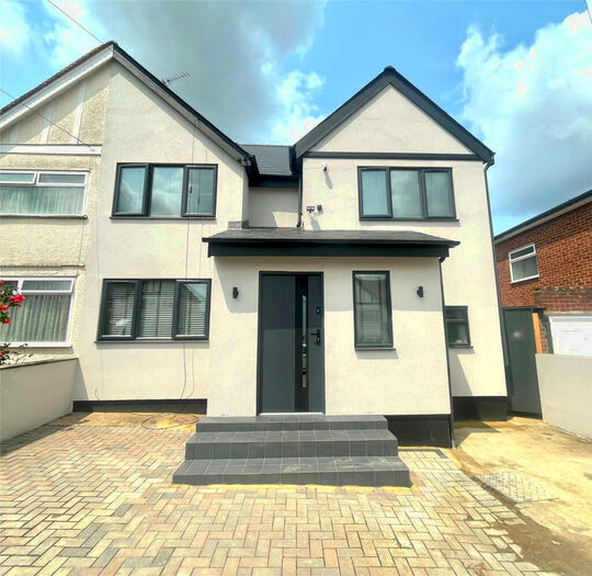 4 Bedroom House To Rent In Chessington, KT9