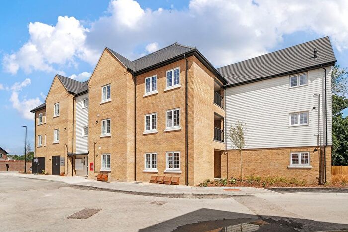 2 Bedroom Flat To Rent In Porter Street, Alton, Hampshire, GU34