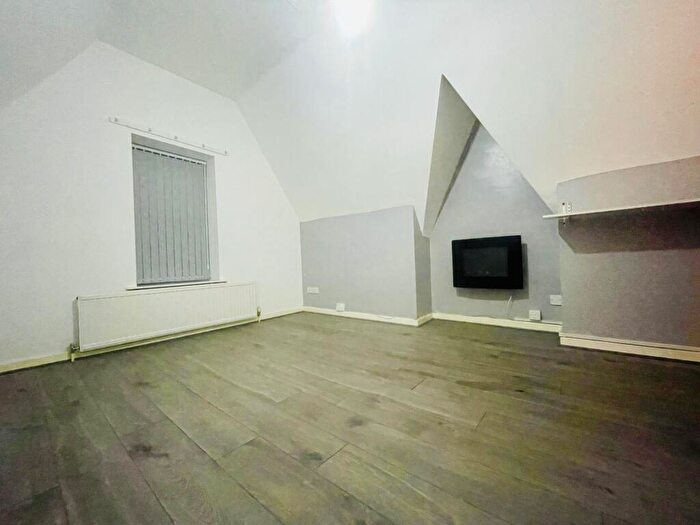 1 Bedroom Flat To Rent In Sherborne Road, BD7