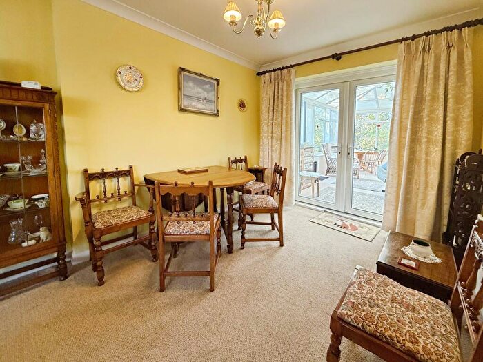 2 Bedroom Detached Bungalow For Sale In Lodge Lane, Upton, DN21