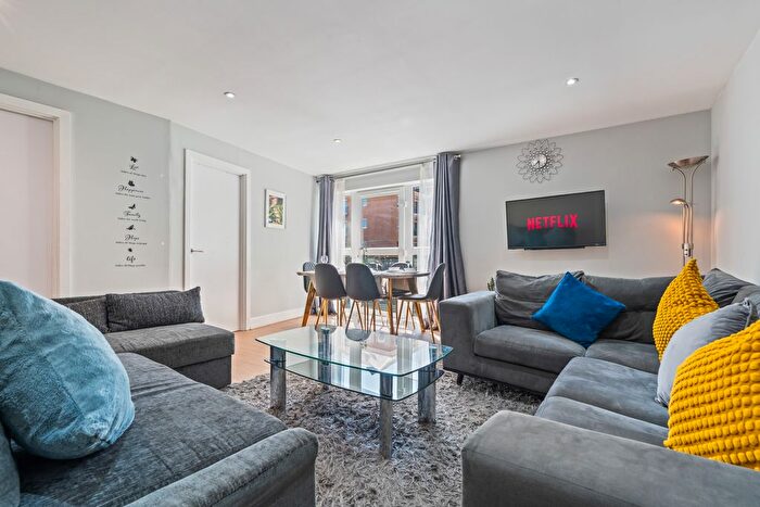 3 Bedroom Flat To Rent In Westferry Road, London, E14