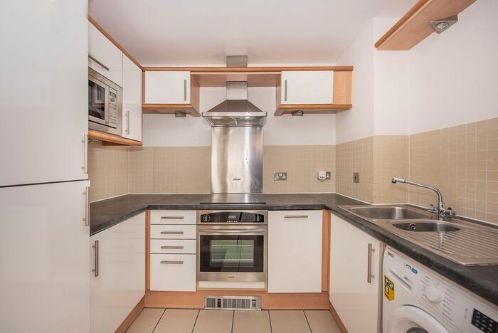 2 Bedroom Flat To Rent In The Bittoms, Kingston Upon Thames, KT1