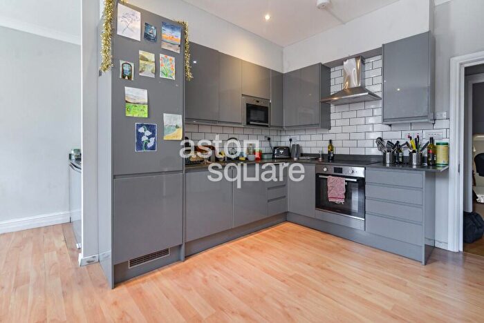 4 Bedroom Flat To Rent In Kilburn High Road, London, NW6