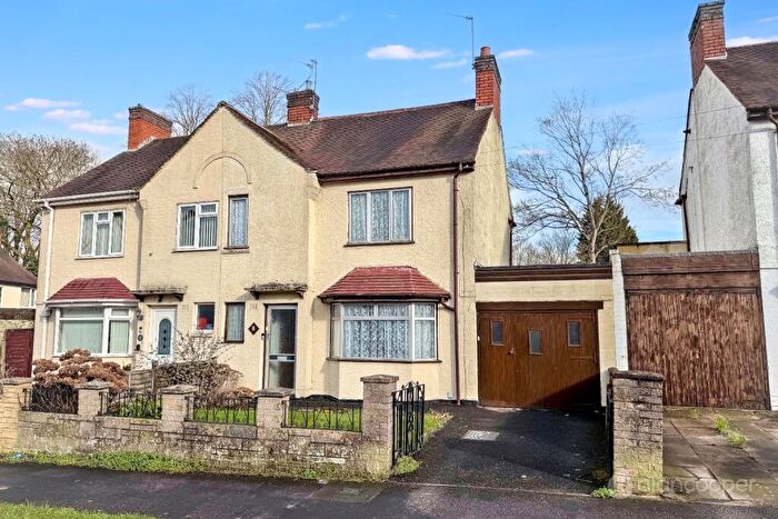 3 Bedroom Semi Detached House For Sale In Waverley Avenue, Attleborough, Nuneaton, CV11