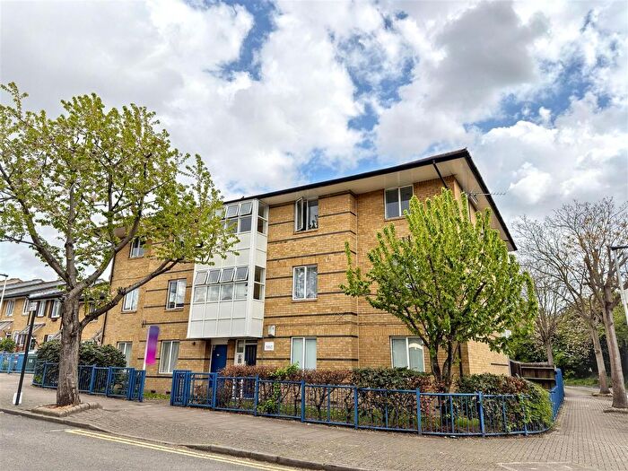 1 Bedroom Flat For Sale In Peverel, London, E6